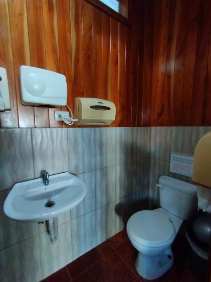 Hostal Brisas Del Mar Puerto Villamil Eksteriør billede