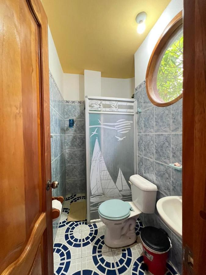 Hostal Brisas Del Mar Puerto Villamil Eksteriør billede