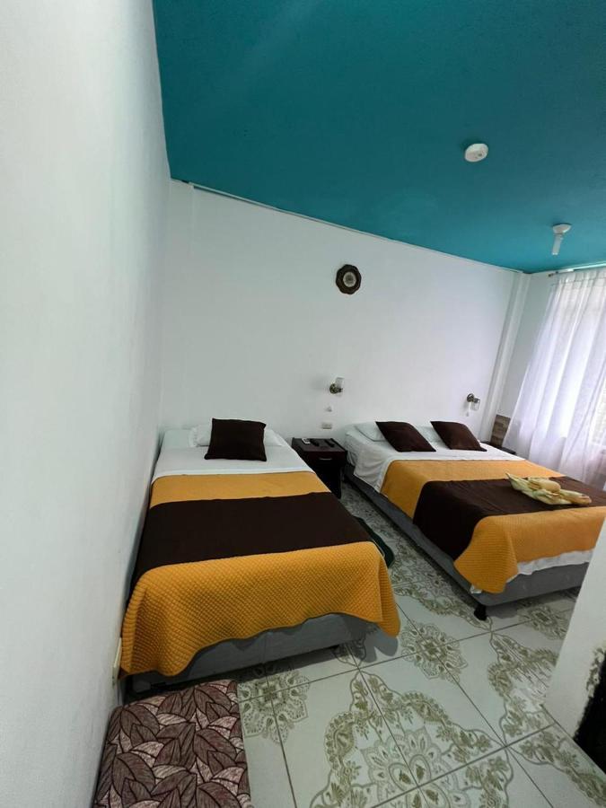Hostal Brisas Del Mar Puerto Villamil Eksteriør billede