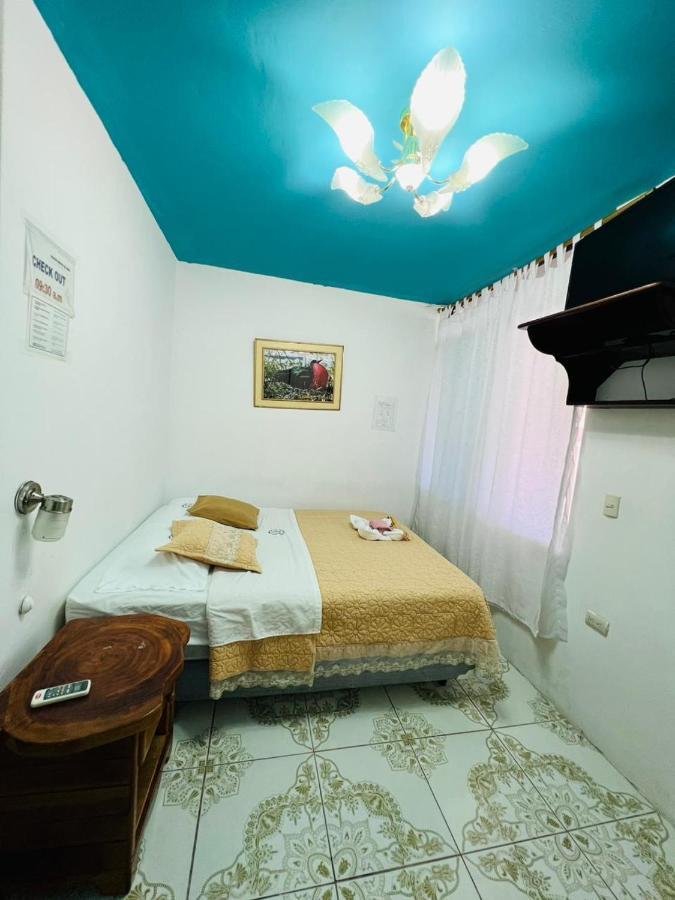 Hostal Brisas Del Mar Puerto Villamil Eksteriør billede