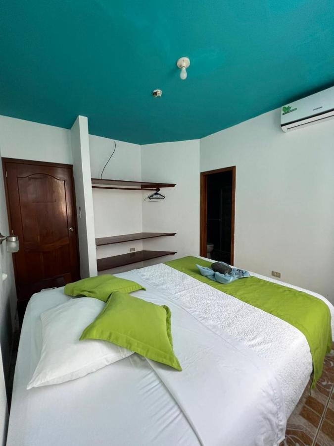 Hostal Brisas Del Mar Puerto Villamil Eksteriør billede