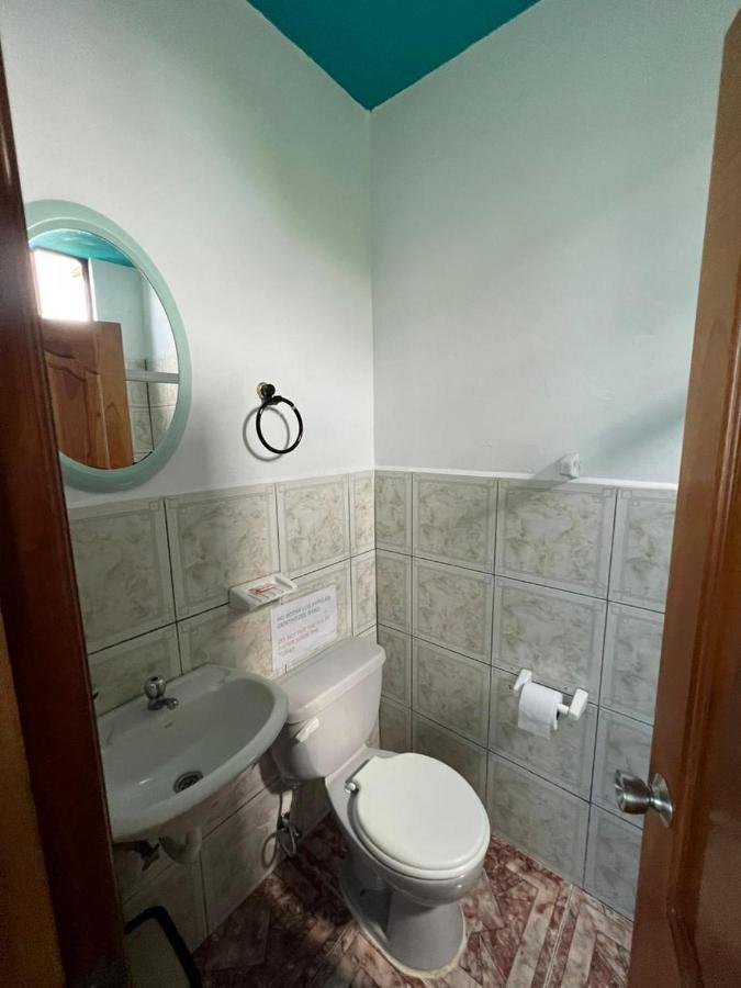 Hostal Brisas Del Mar Puerto Villamil Eksteriør billede